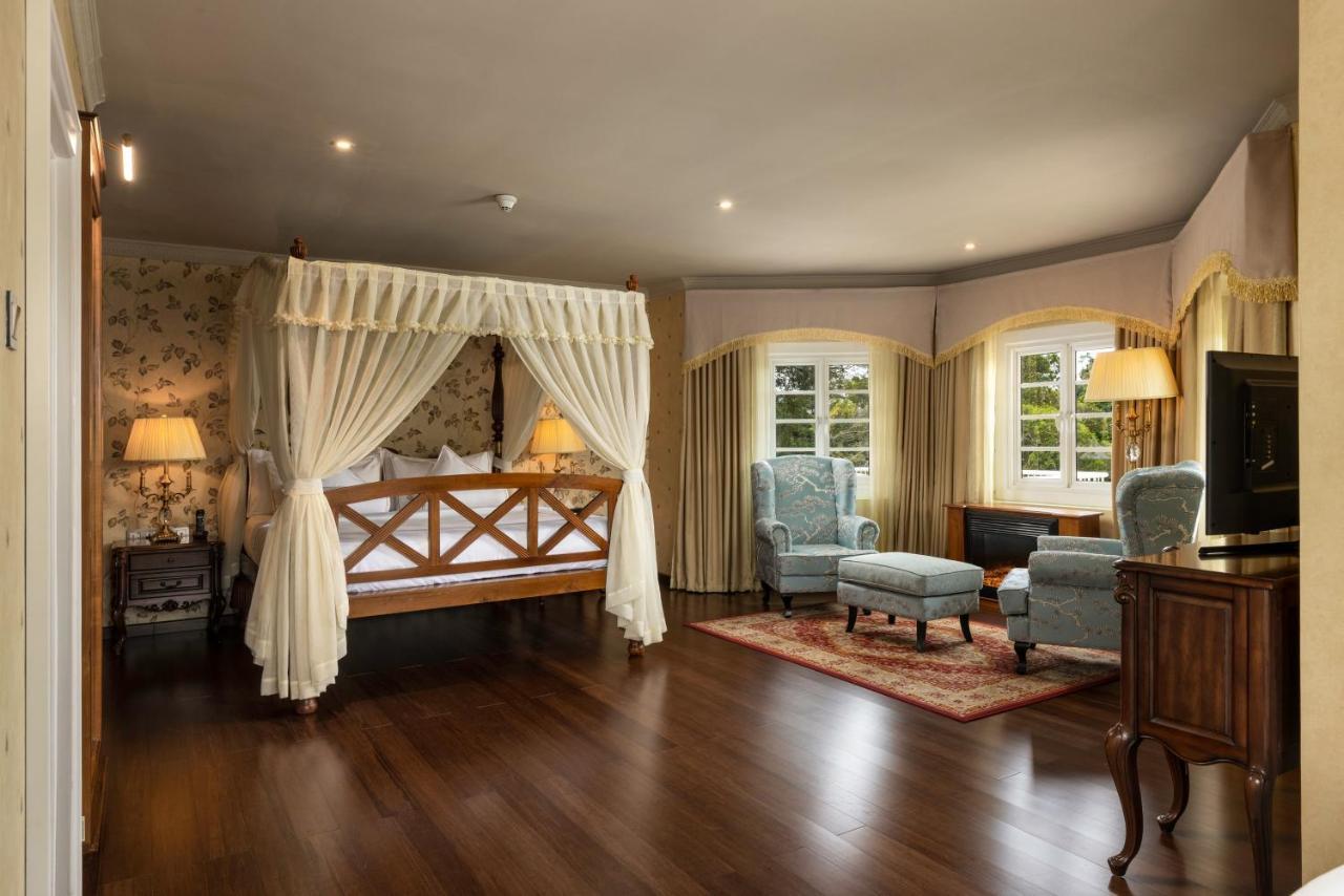 The Westbury Palace Hotel Nuwara Eliya Bagian luar foto